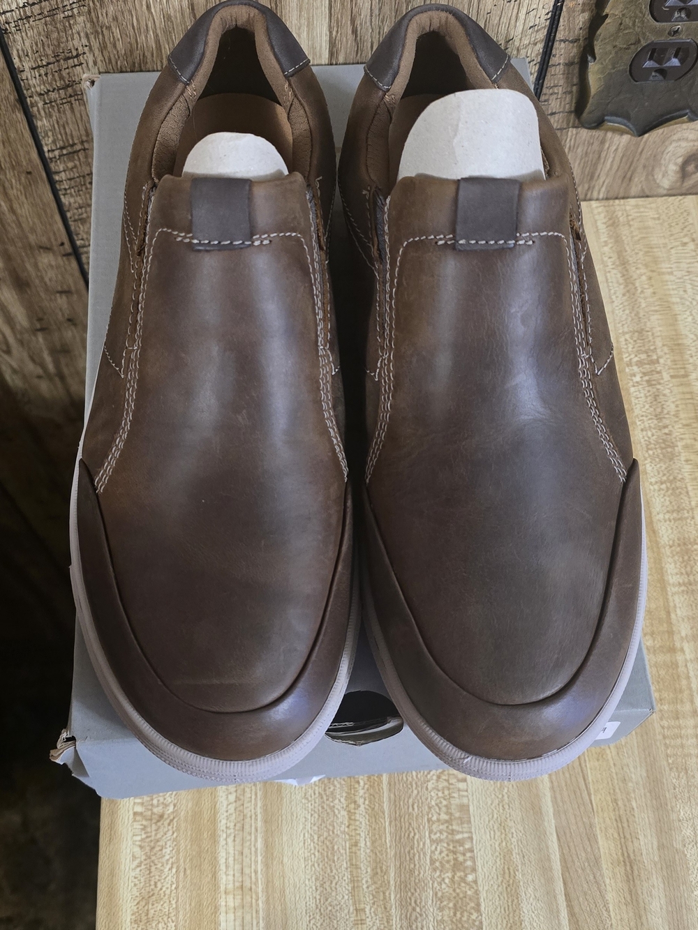 Clarks 9 Wide Men's Brown Beeswax Leather Slip-On Loafers Nwot